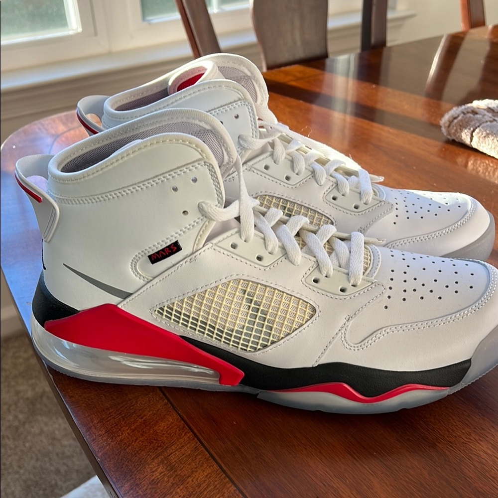 Air JordanMars 270  athletic shoe never worn